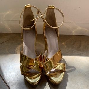 Raye Gold Platform heel sandal size 8